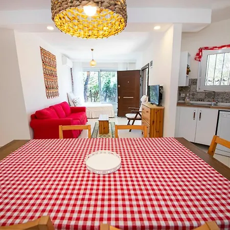 Amazing House Inside A Forest With Shared Pool In Bodrum, Mugla Apartman